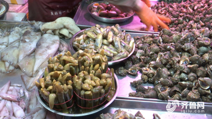 忍住口水！记者带您探访青岛海鲜市场，品味鲜活水产品的魅力